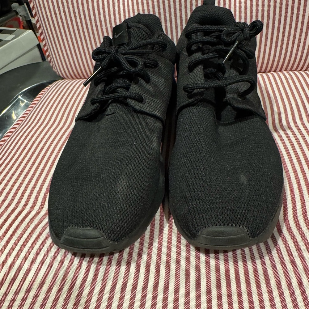 Nike Roshe One Triple Black Sneakers - Women’s 7.5